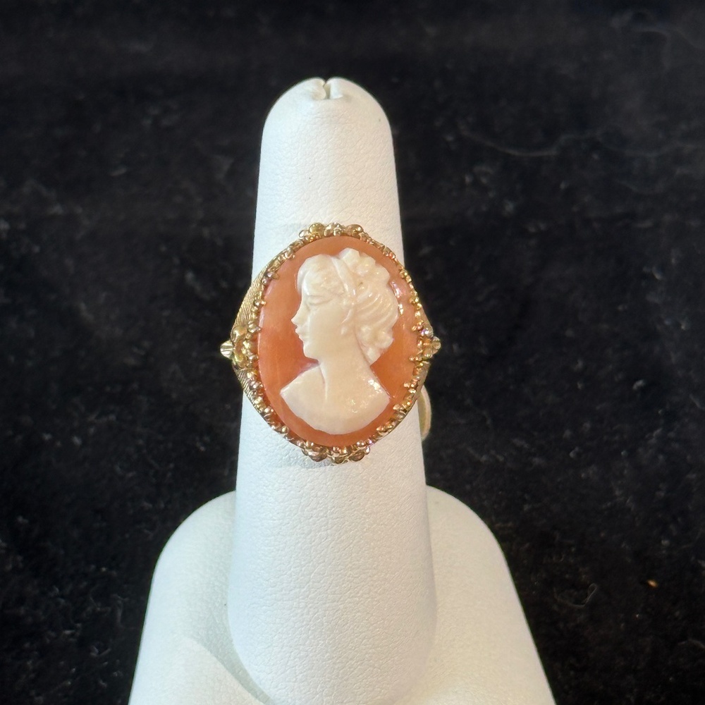 NWT 10K Yellow Gold Cameo Ring  SZ: 6